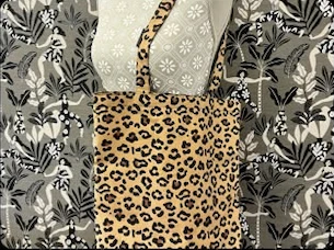 Gelbe Stofftasche mit Leopardenmuster